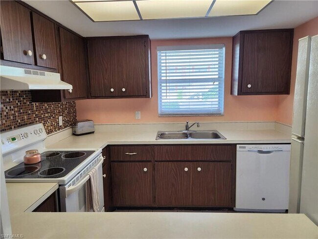 Photo - 300 Valley Stream Dr