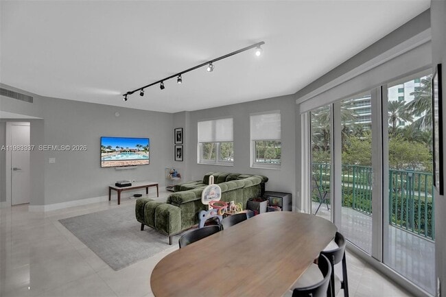 Photo - 20000 E Country Club Dr Unit 211