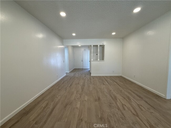 Photo - 45303 Lorimer Ave