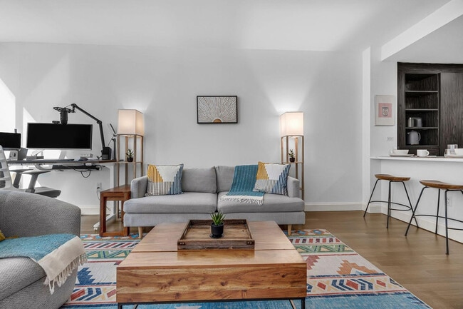 Photo - 10 Hanover Square Unit FL15-ID1076253P