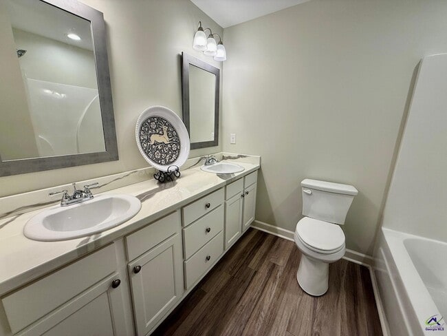 Photo - 100 Webster Wy