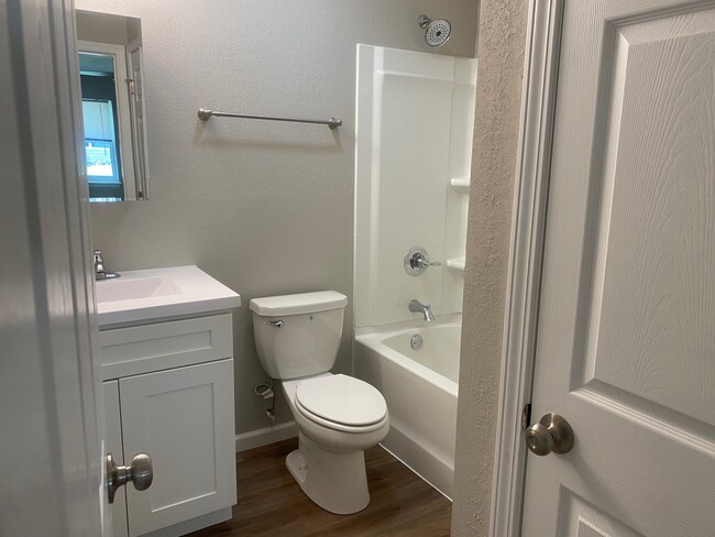 1-bedroom bathroom - Creekside Apartments