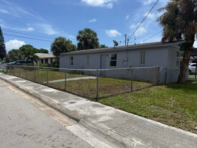 Photo - 1528 Avenue S