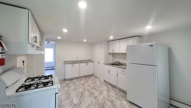 Building Photo - 60 E McFarlan St