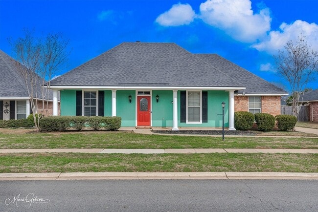 Building Photo - 3303 Colonial Dr