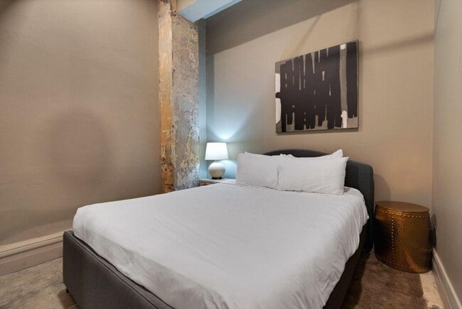 Photo - 505 E Travis St Unit ID1267121P