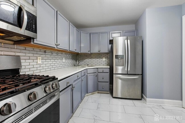 Photo - 396 College Dr