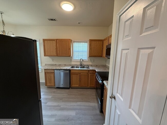 Photo - 207 Granite Way
