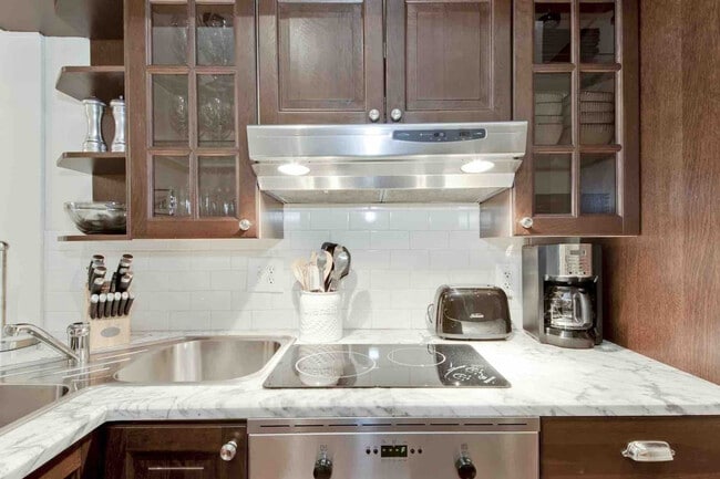 Photo - 2114 Bancroft Pl NW Unit SI ID1499792P