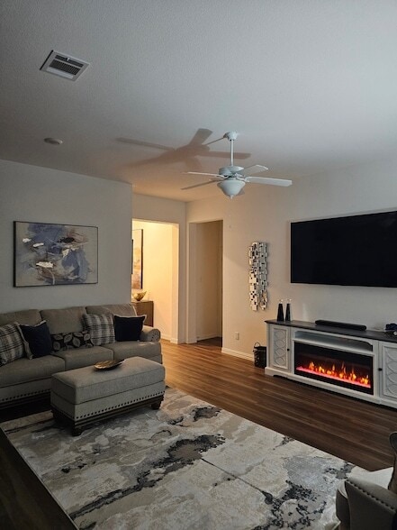 Building Photo - 1864 Everglades Dr