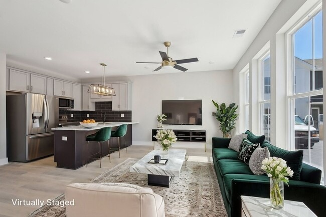 Building Photo - 341 Archwood Dr Unit 2