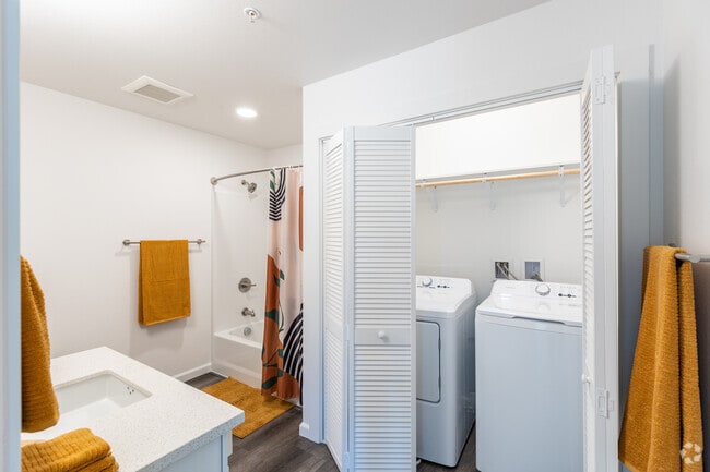 1BR, 1BA - Bathroom - Pullman Lofts