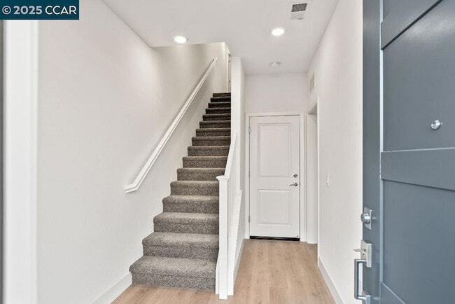 Photo - 725 Delve Ct