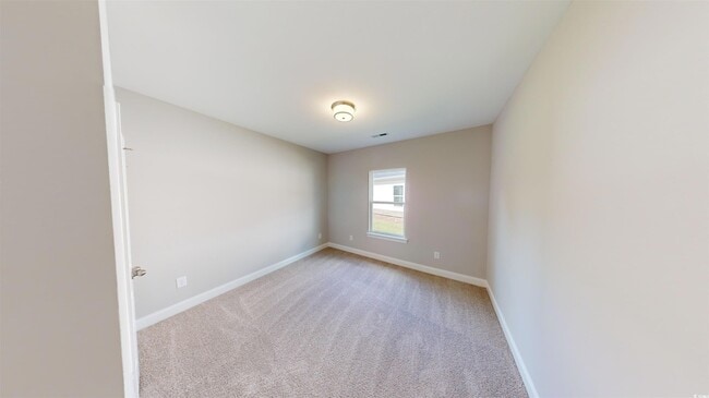 Photo - 1072 Moen Lp