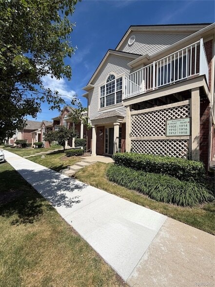 Building Photo - 1908 Flagstone Cir Unit 79