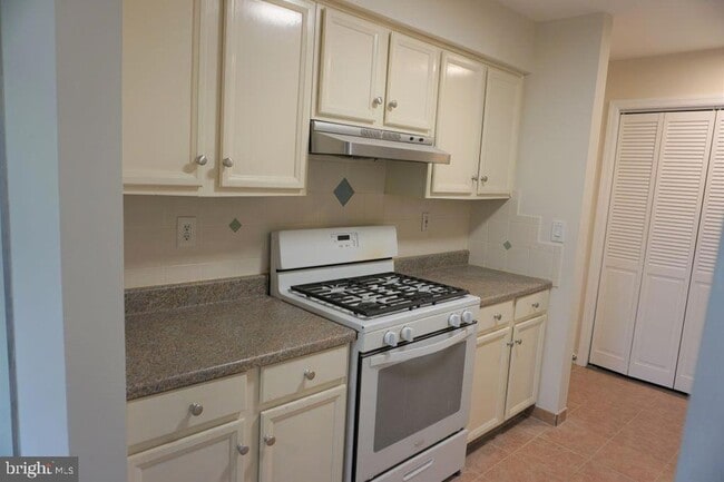 Photo - 1914 Old Stone Mill Dr