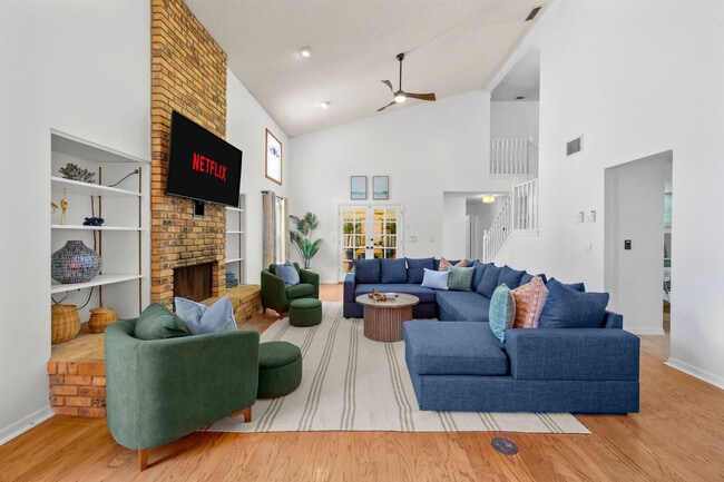 Building Photo - 9800 E Bay St Unit ID1265157P