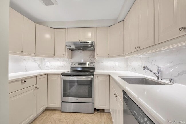 Photo - 100 Cutter Mill Rd Unit 4G