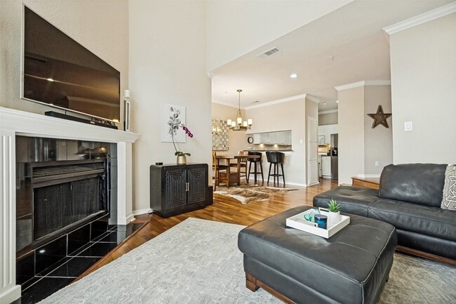 Photo - 6004 Auburndale Ave Unit E