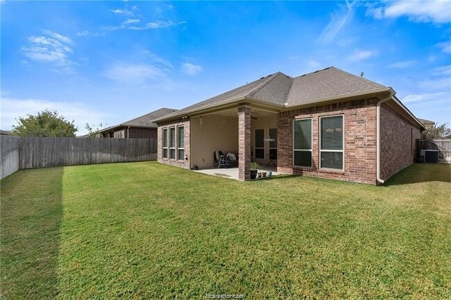 Photo - 2523 Warkworth Ln