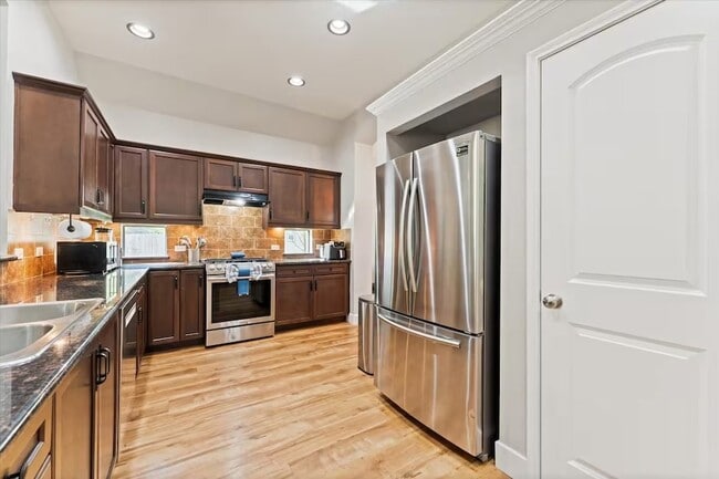 Photo - 976 Northampton Dr
