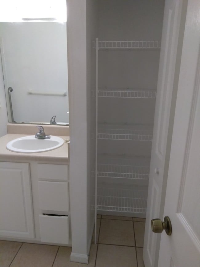 Upgraded 1X1 - LeMans Apartments of Lakeland