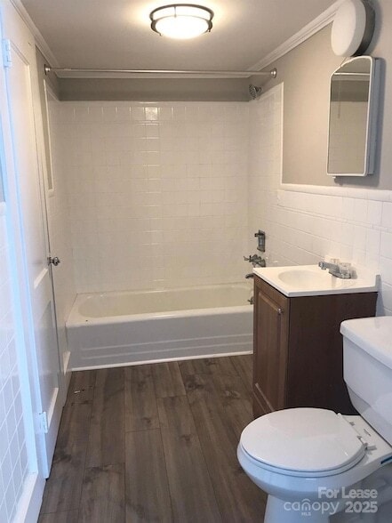 Photo - 213 W King St