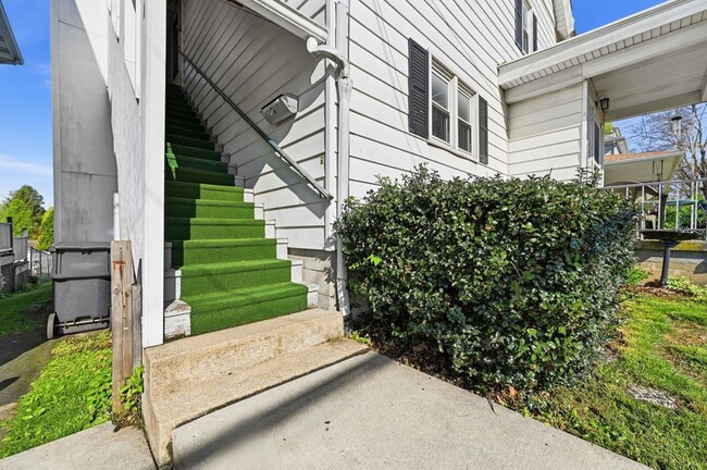 Photo - 129 S Clay St