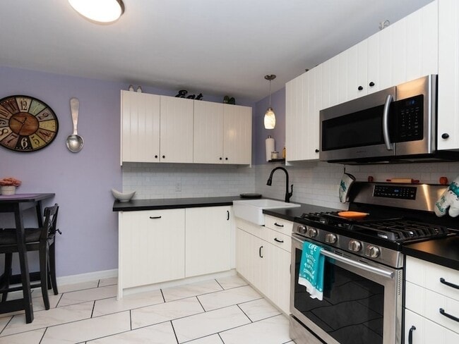 Building Photo - 40 Main St