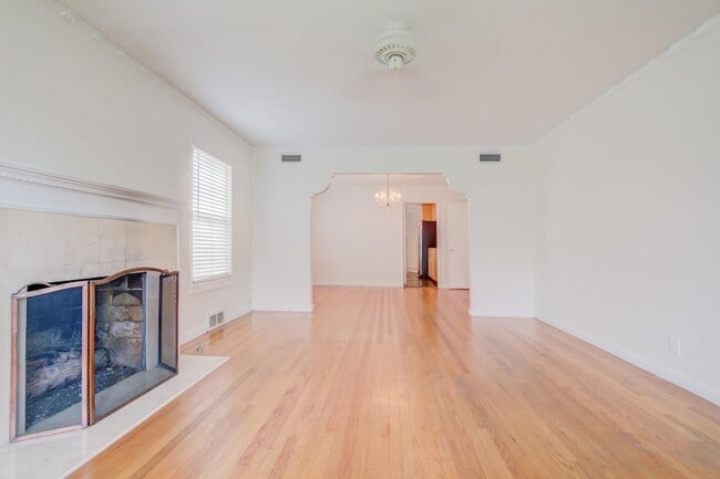 Photo - 6307 Kenwood Ave