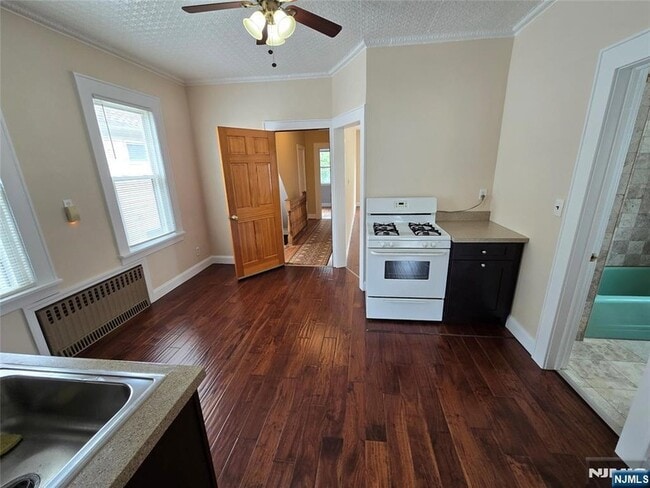 Photo - 158 Knapp Ave