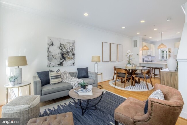 Photo - 4548 Longfellow St