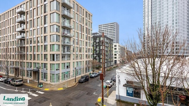 Building Photo - 1430 NW Pettygrove St Unit C313