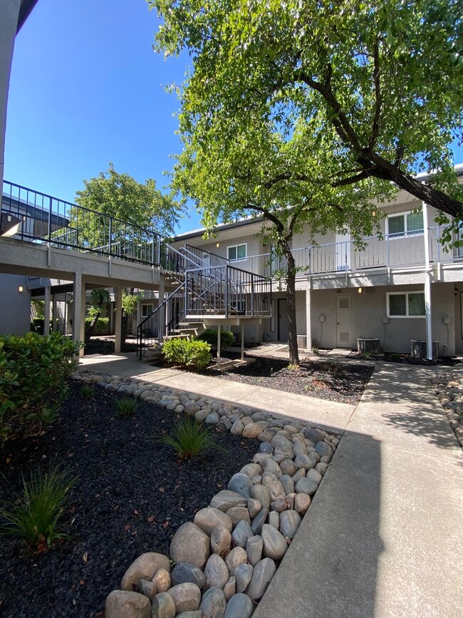 Photo - Oakpoint Apartments