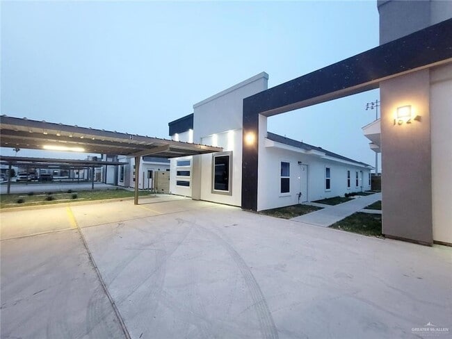 Photo - 1624 W Denise Dr Unit 1