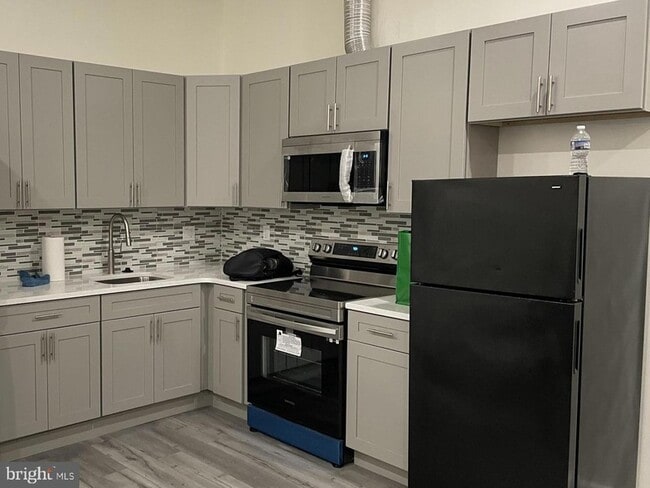 Photo - 910 Arch St Unit 2F