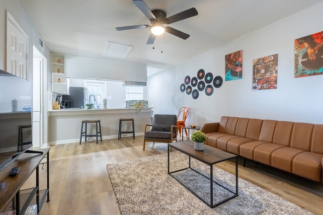 Building Photo - 6302 Manor Rd Unit SI ID1385485P