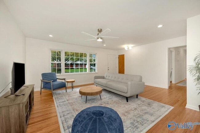 Photo - 1610 Chapman Ave NE