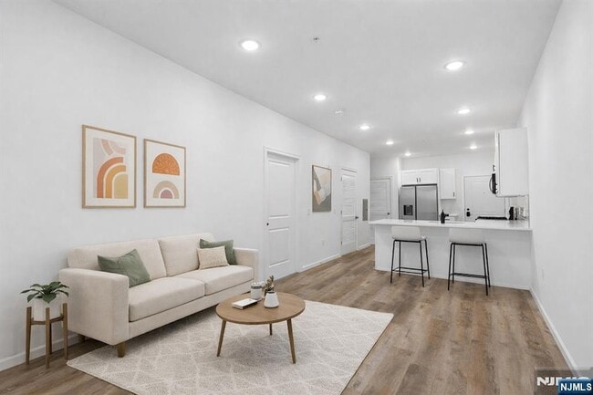 Building Photo - 51 E Main St Unit 210