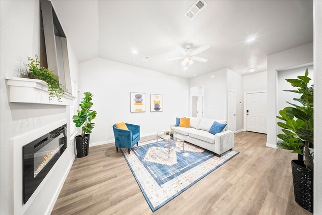 Photo - 1624 E Collin St