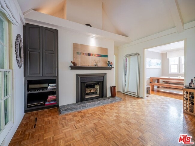 Photo - 1321 Hayworth Ave