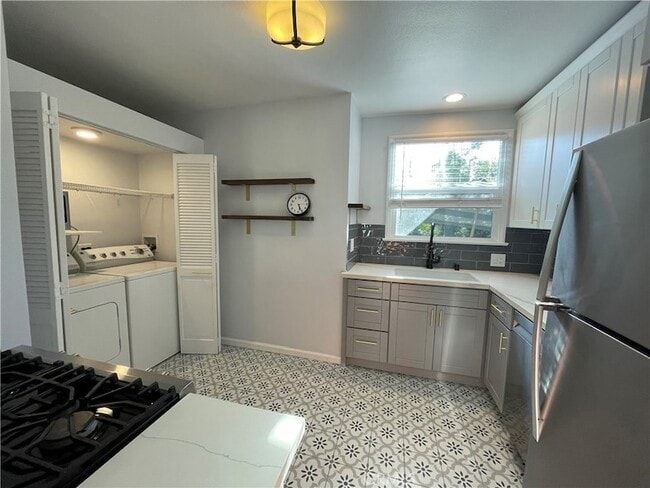 Photo - 4447 E 14th St