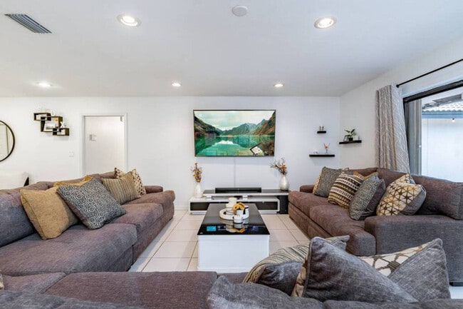 Photo - 830 SW 14th Ct Unit SI FL1-ID1475653P