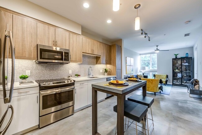 Photo - Desmond at Wilshire