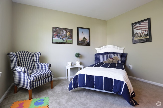 Aspen 2BR guest bedroom - Woodmill Apartment Homes