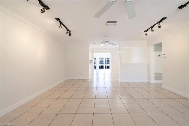 Photo - 4916 Viceroy St Unit B