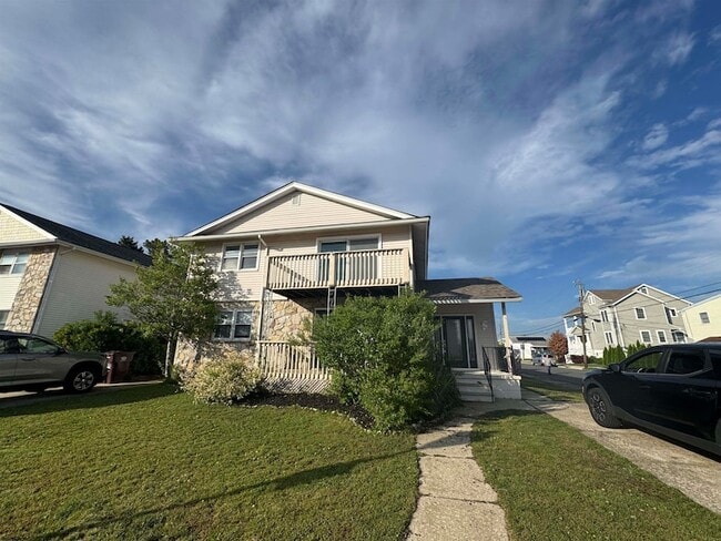Building Photo - 352-354-354 Hampshire Dr