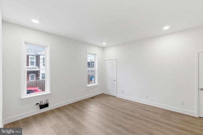 Photo - 213 Hermitage St