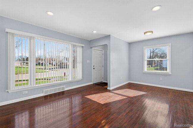 Photo - 8154 Quinn St