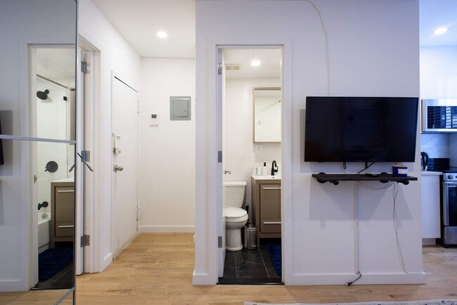 Photo - 69 Clinton St Unit ID1021884P